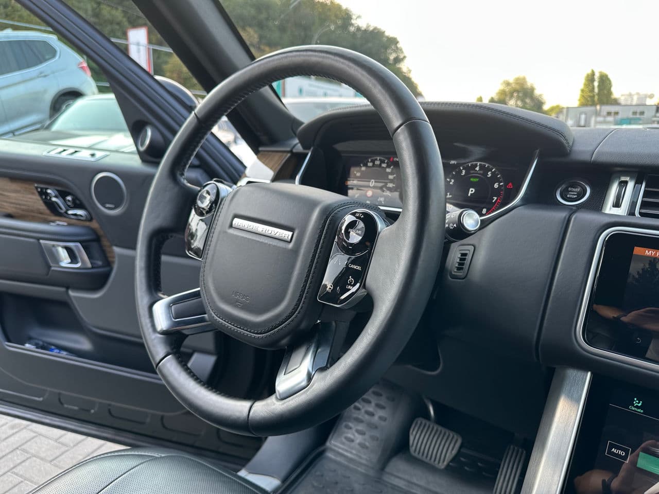 Land Rover Range Rover Vogue 2017 — Миниатюра 8