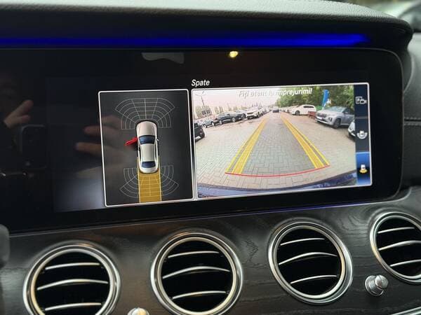 2019 Mercedes E 220 — Miniatură 10