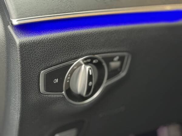 2019 Mercedes E 220 — Miniatură 13