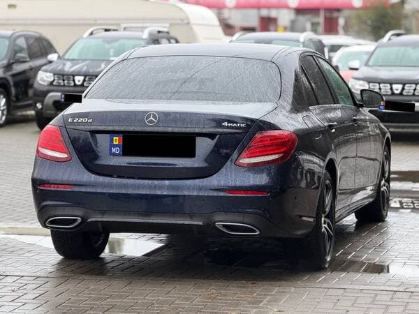 2019 Mercedes E 220 — Miniatură 3
