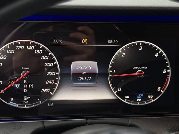 2019 Mercedes E 220 — Miniatură 9