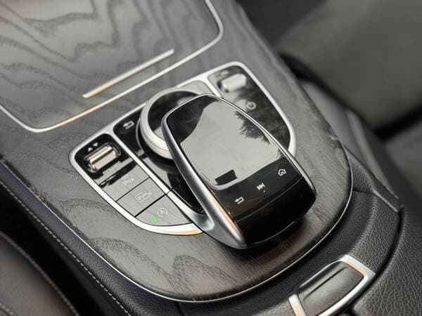 2019 Mercedes E 220 — Miniatură 12