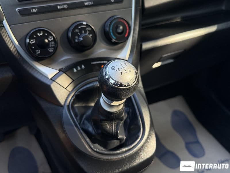 Subaru Trezia 2011 — Миниатюра 12