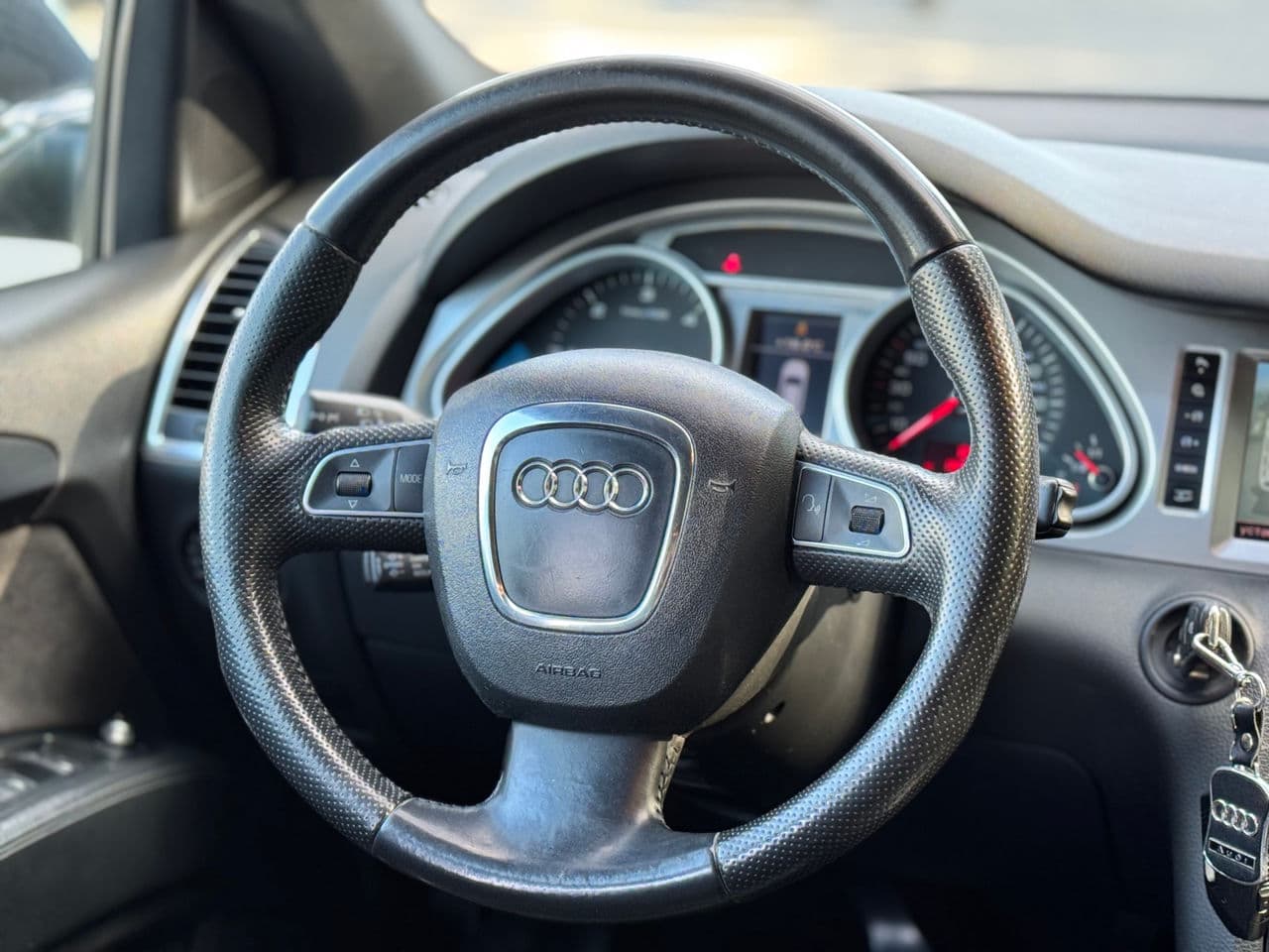 Audi Q7 2010 — Миниатюра 11
