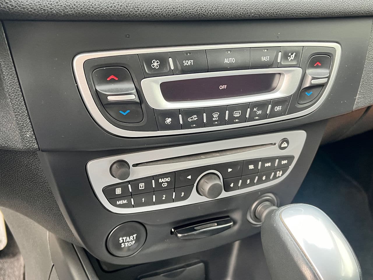 Renault Megane 2011 — Миниатюра 10