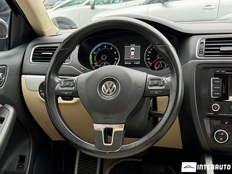 Volkswagen Jetta 2013 — Миниатюра 8