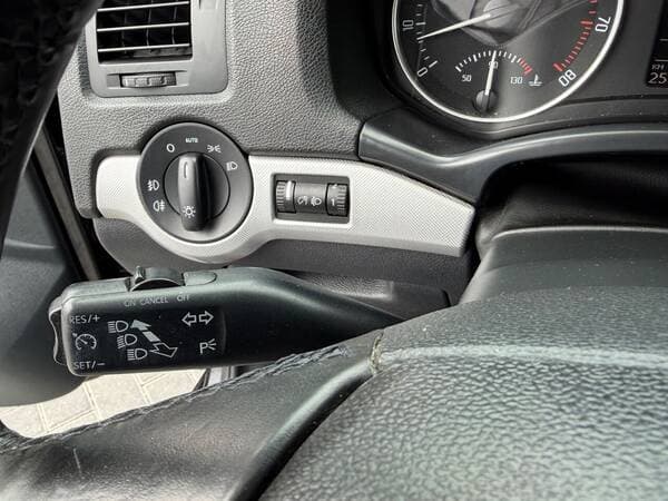 2009 Skoda Octavia — Miniatură 12