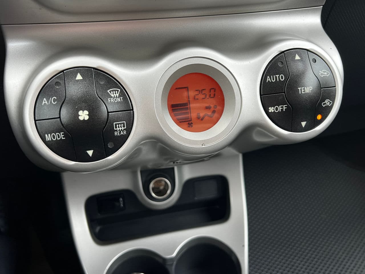 2009 Toyota Urban Cruiser — Miniatură 13