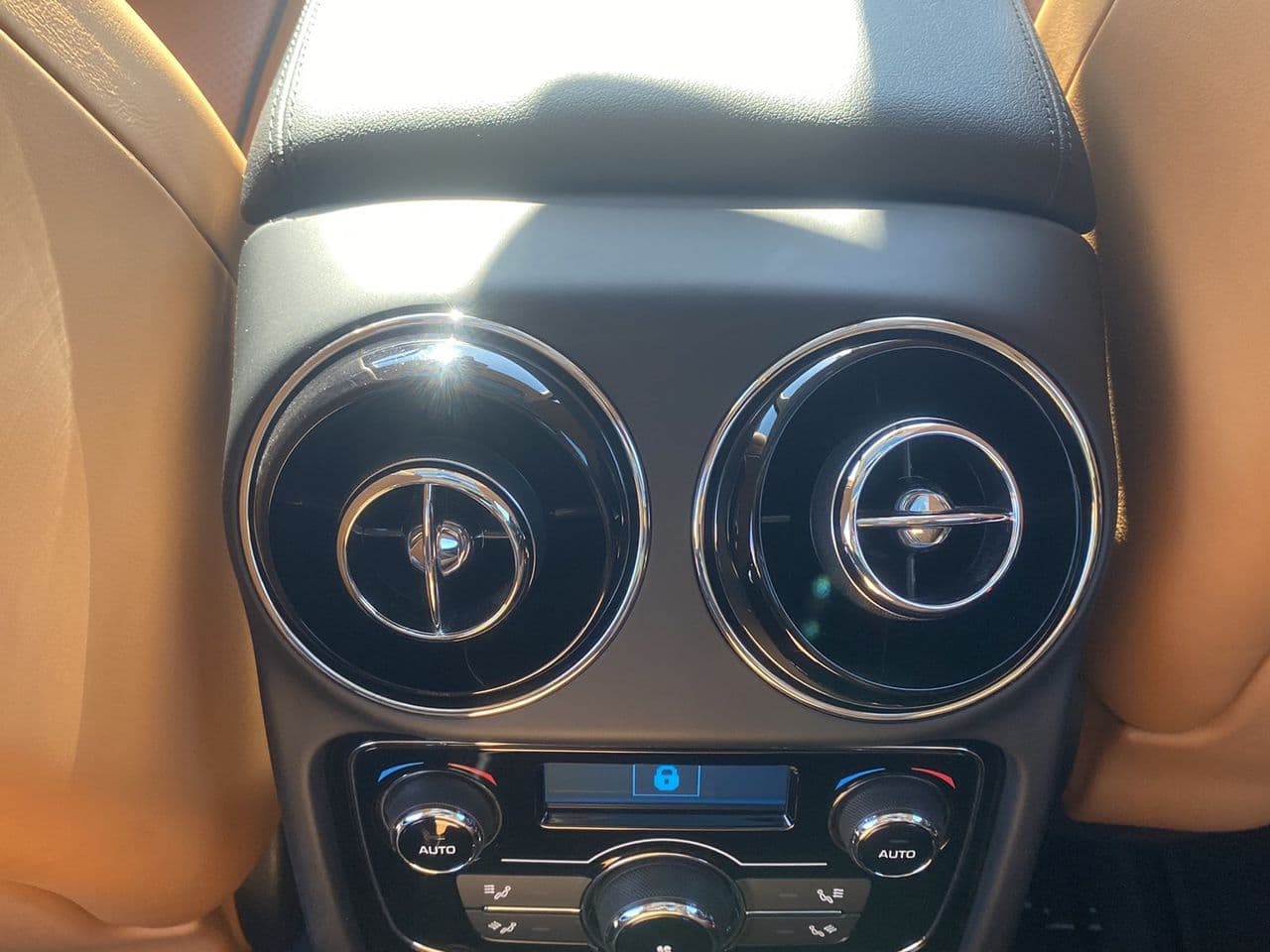 Jaguar XJ 2015 — Миниатюра 21