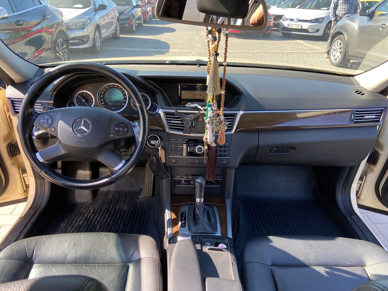 Mercedes E 200 2010 — Миниатюра 6