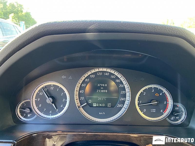 Mercedes E 200 2010 — Миниатюра 8