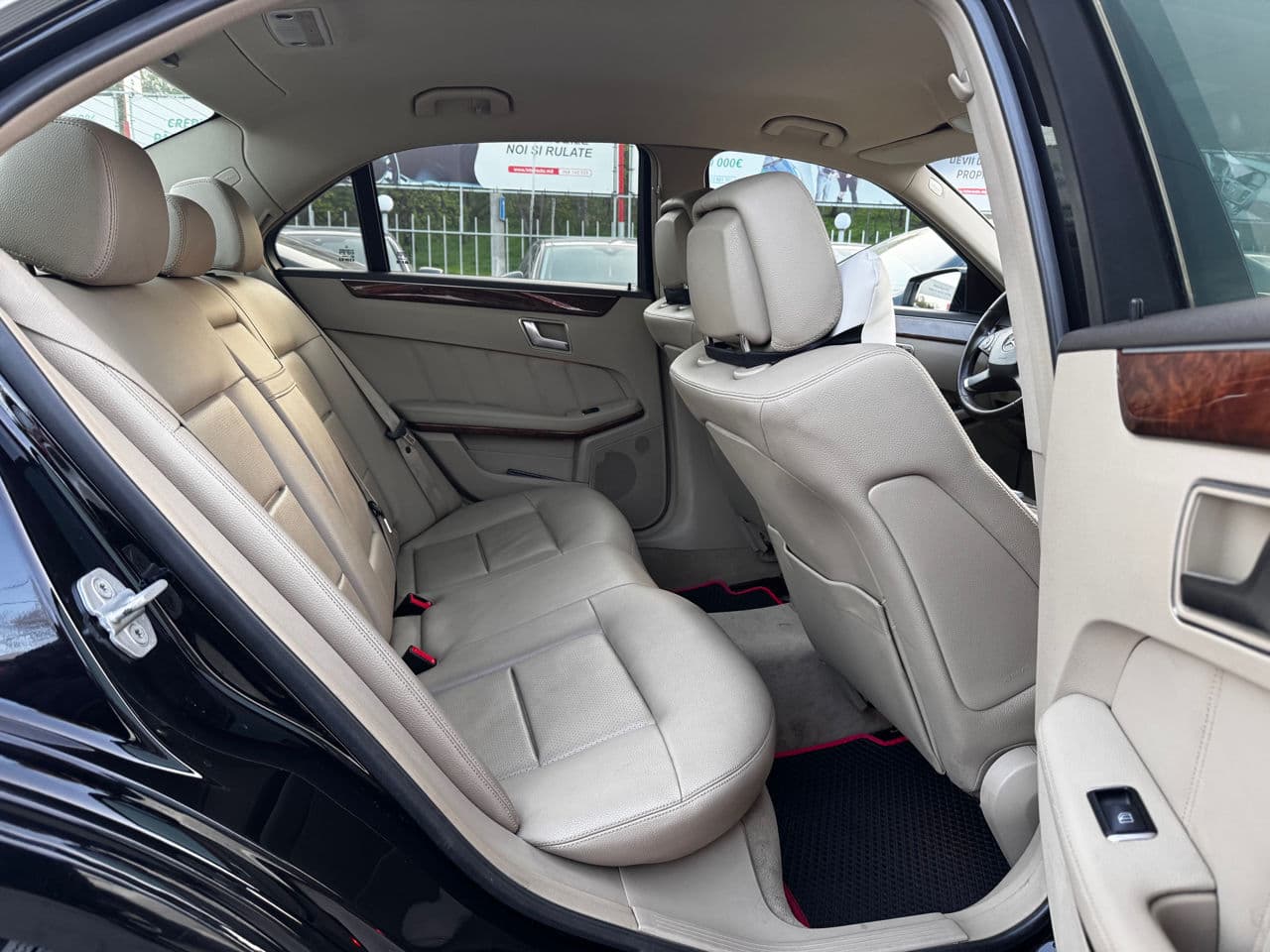 Mercedes E 200 2011 — Миниатюра 8
