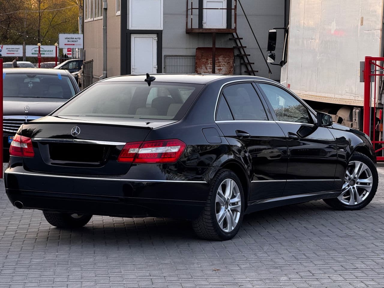 Mercedes E 200 2011 — Миниатюра 4