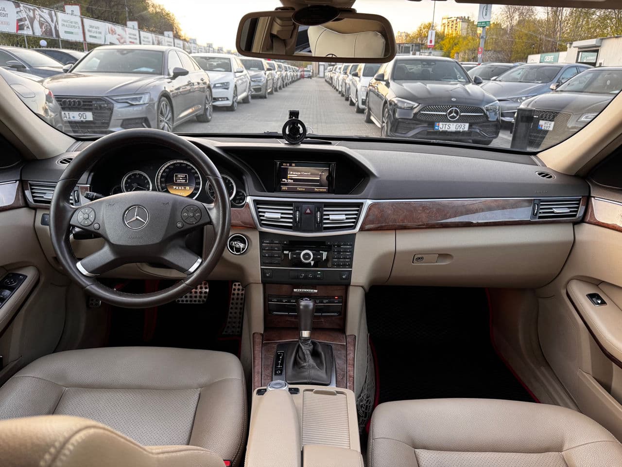 Mercedes E 200 2011 — Миниатюра 9