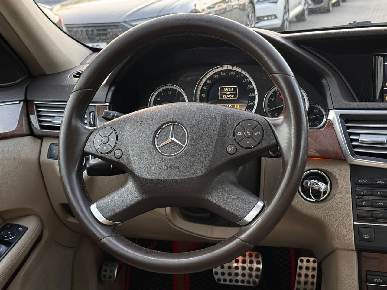Mercedes E 200 2011 — Миниатюра 11