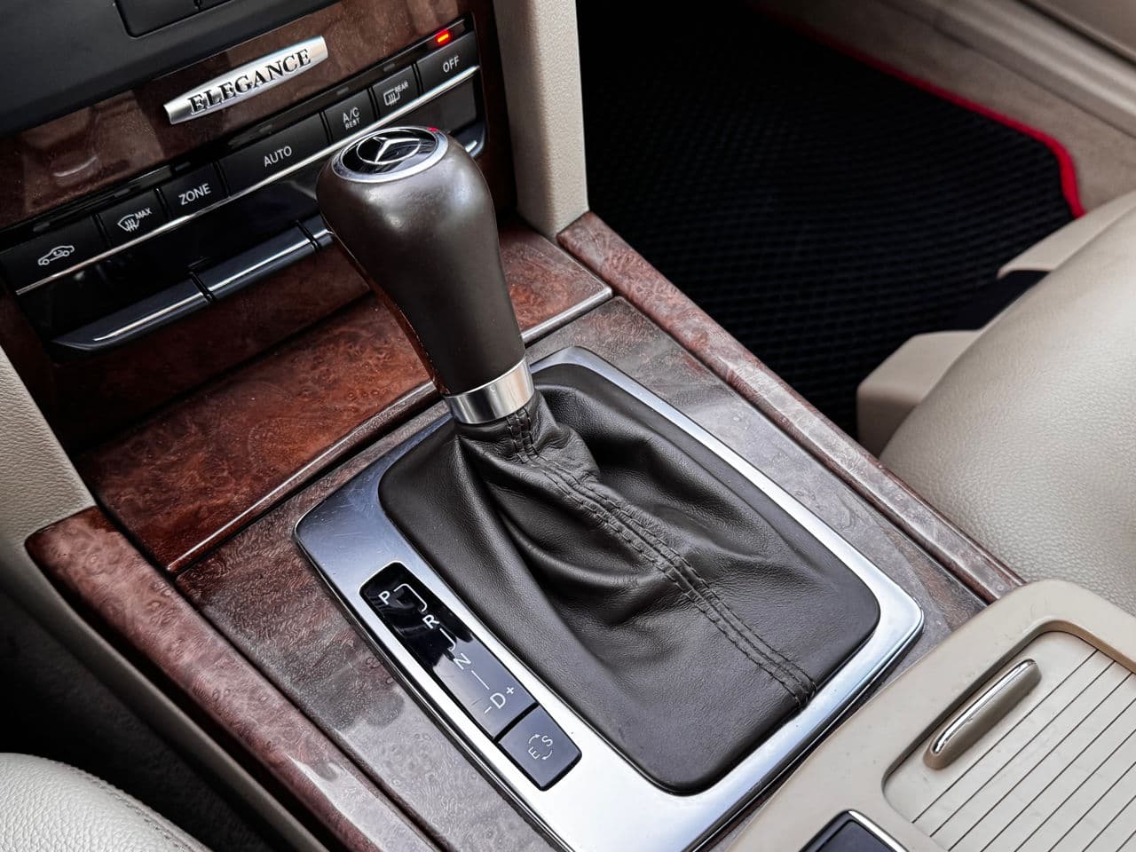 Mercedes E 200 2011 — Миниатюра 14
