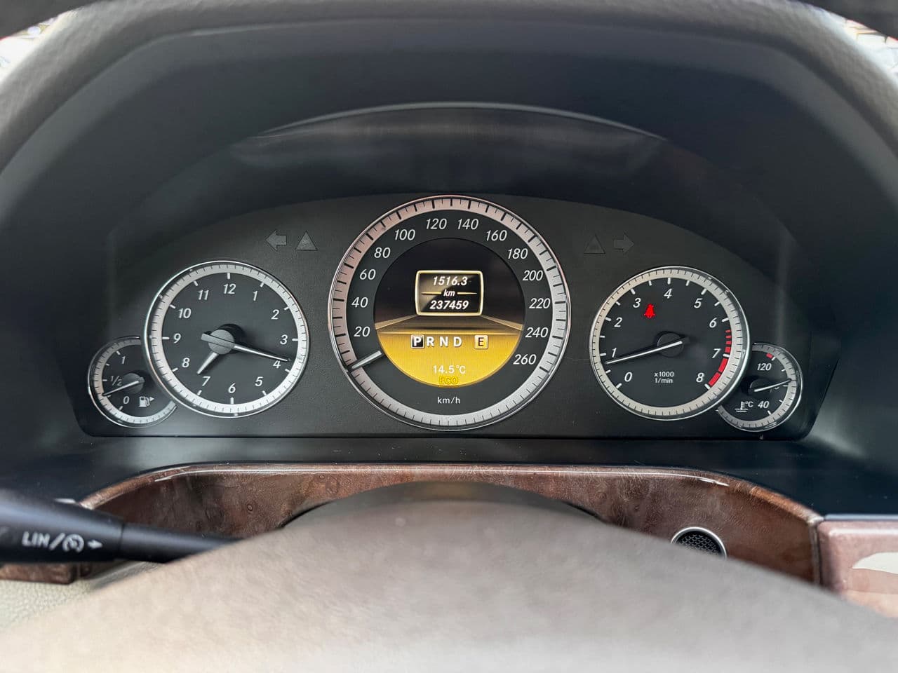 Mercedes E 200 2011 — Миниатюра 10