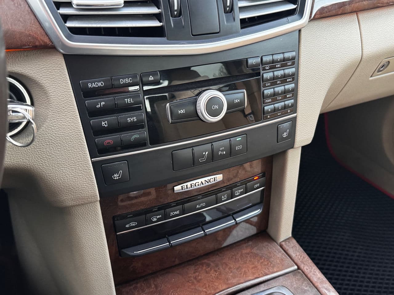 Mercedes E 200 2011 — Миниатюра 13