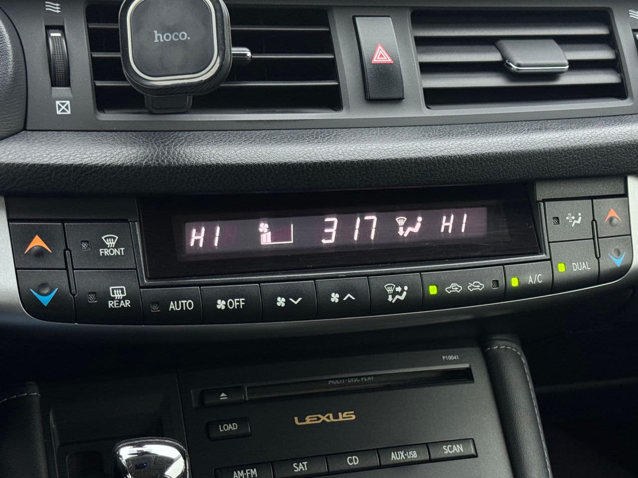 Lexus CT 200h 2011 — Миниатюра 11