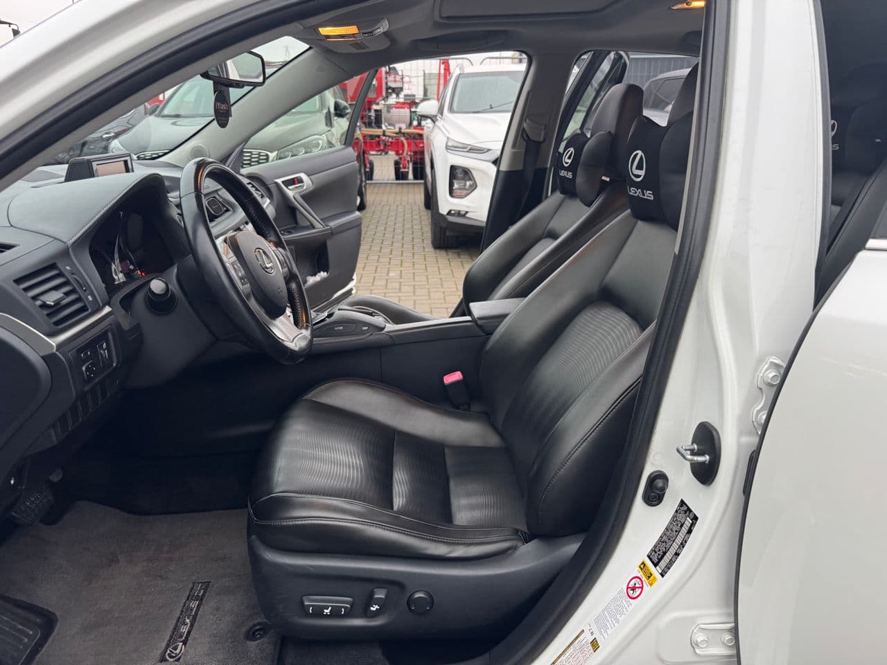 Lexus CT 200h 2011 — Миниатюра 5