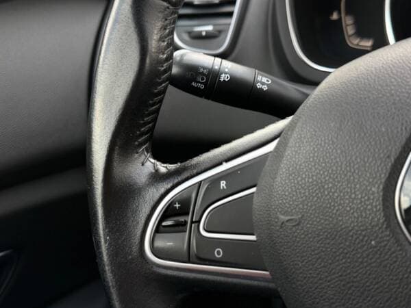 2017 Renault Scenic — Miniatură 10