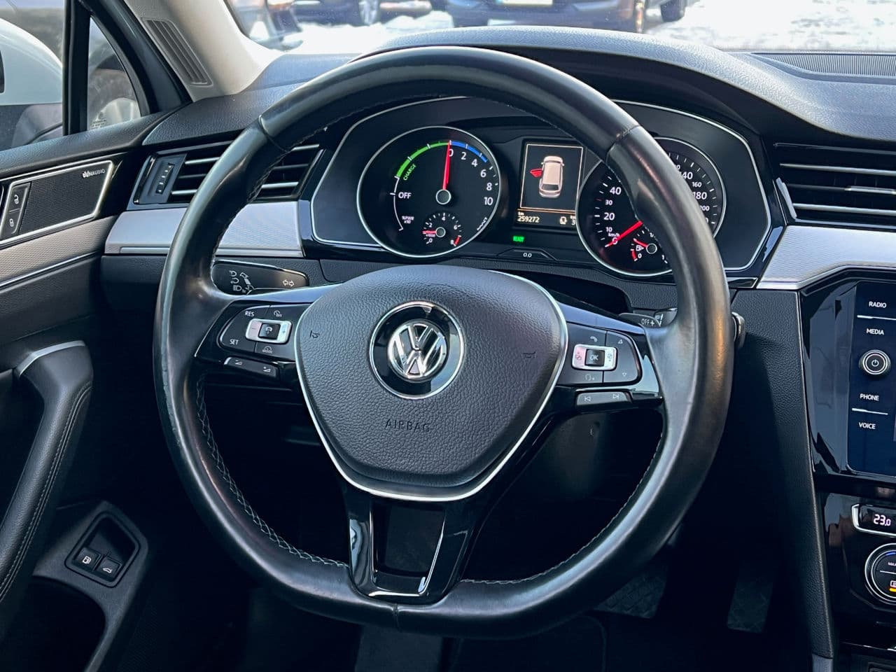 Volkswagen Passat GTE 2015 — Миниатюра 11