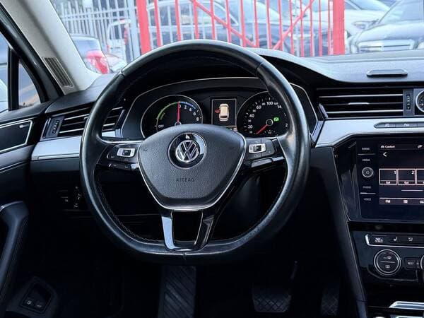 2015 Volkswagen Passat GTE — Miniatură 8