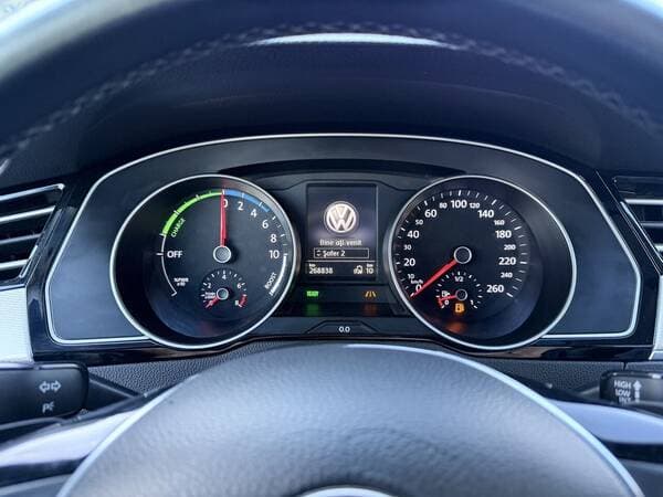 2015 Volkswagen Passat GTE — Miniatură 9