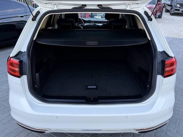 2015 Volkswagen Passat GTE — Miniatură 21