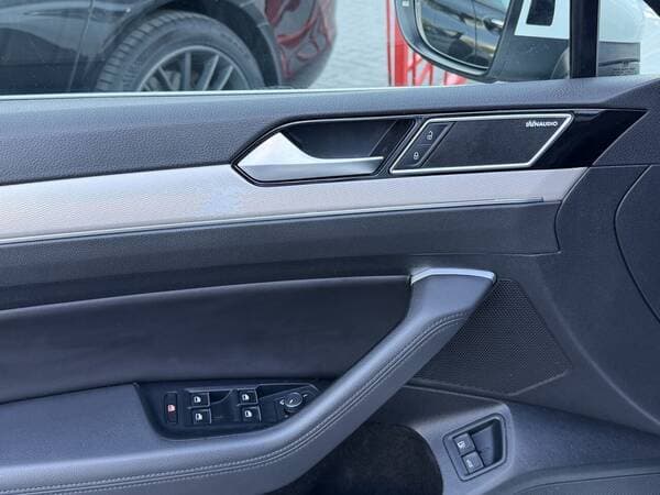2015 Volkswagen Passat GTE — Miniatură 12