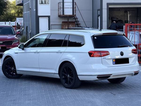 2015 Volkswagen Passat GTE — Miniatură 2