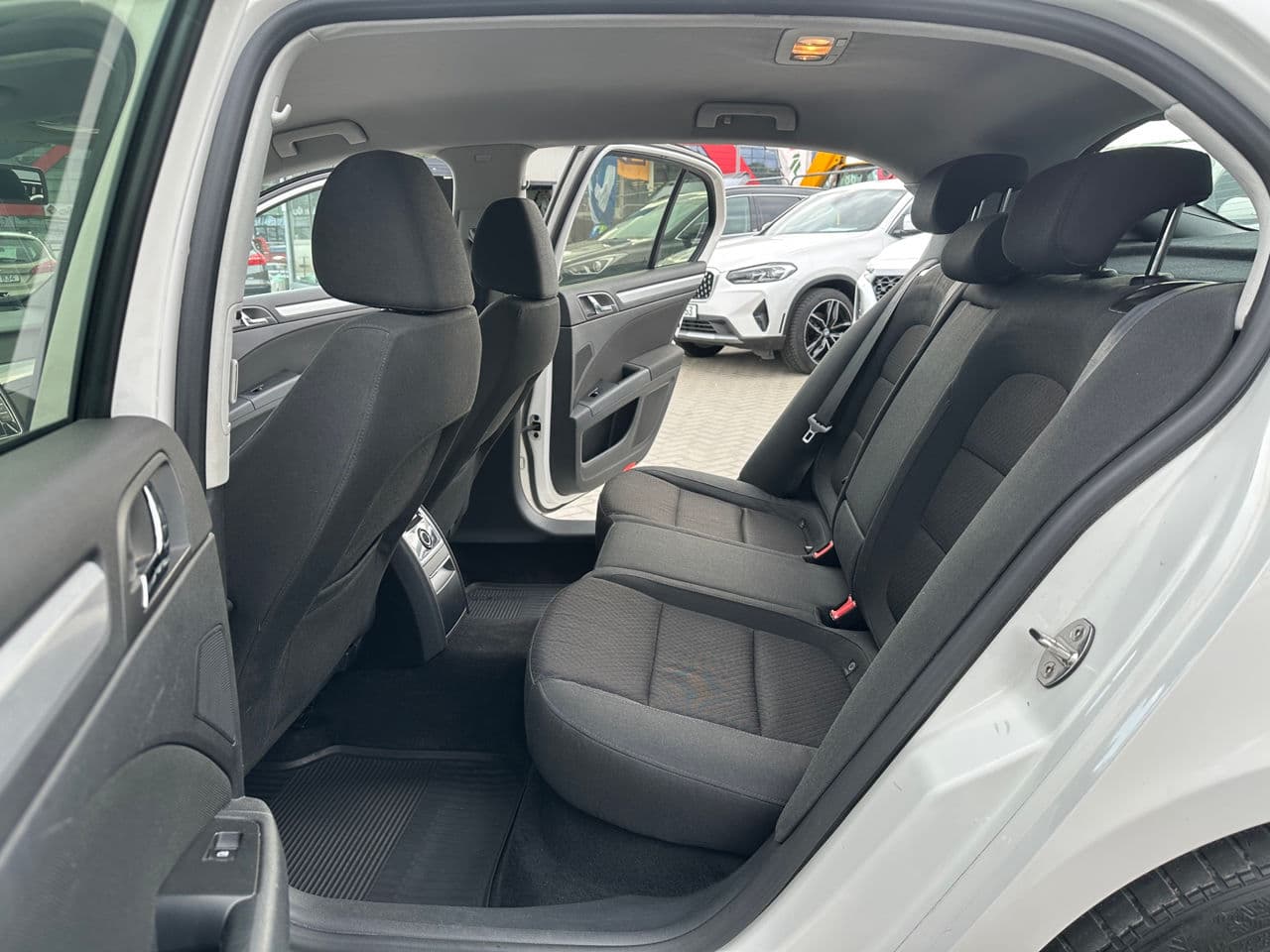 2014 Skoda Superb — Miniatură 12