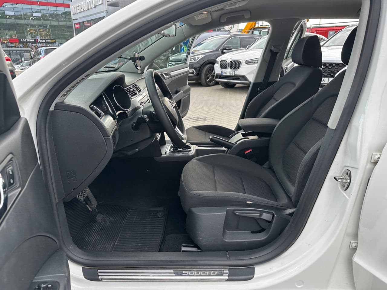 2014 Skoda Superb — Miniatură 5