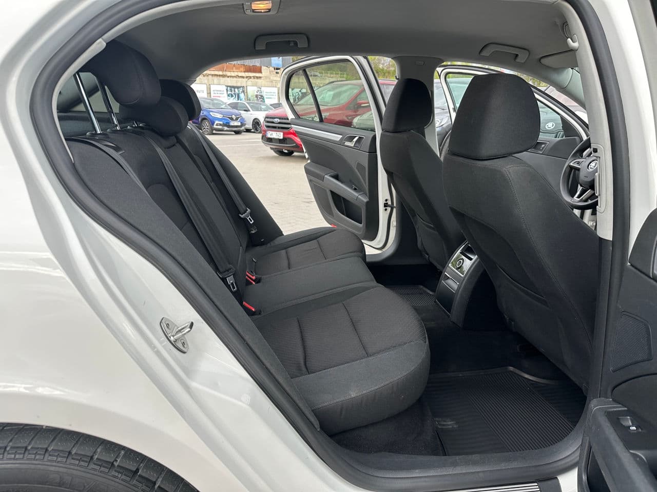 2014 Skoda Superb — Miniatură 13