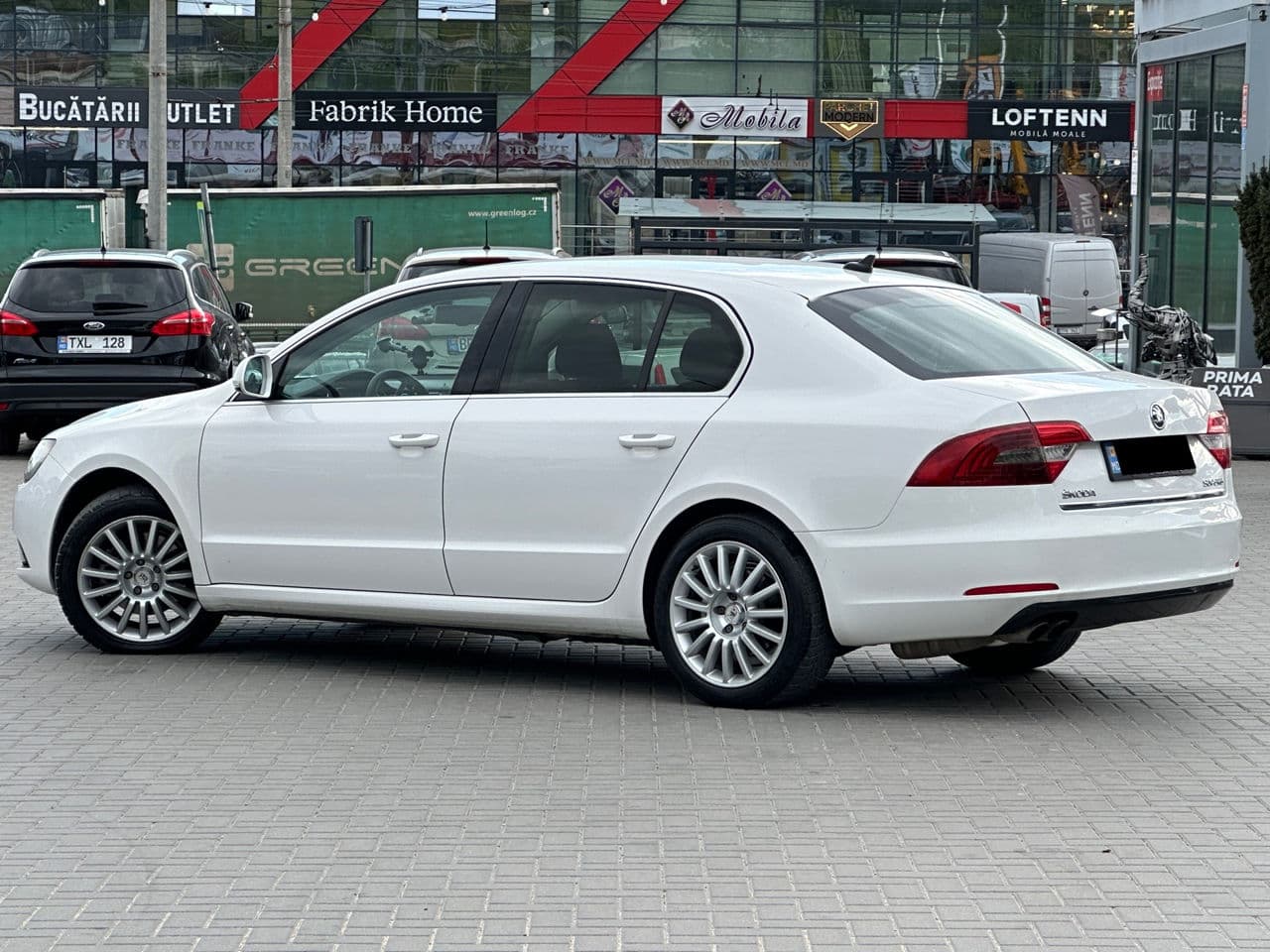 2014 Skoda Superb — Miniatură 4