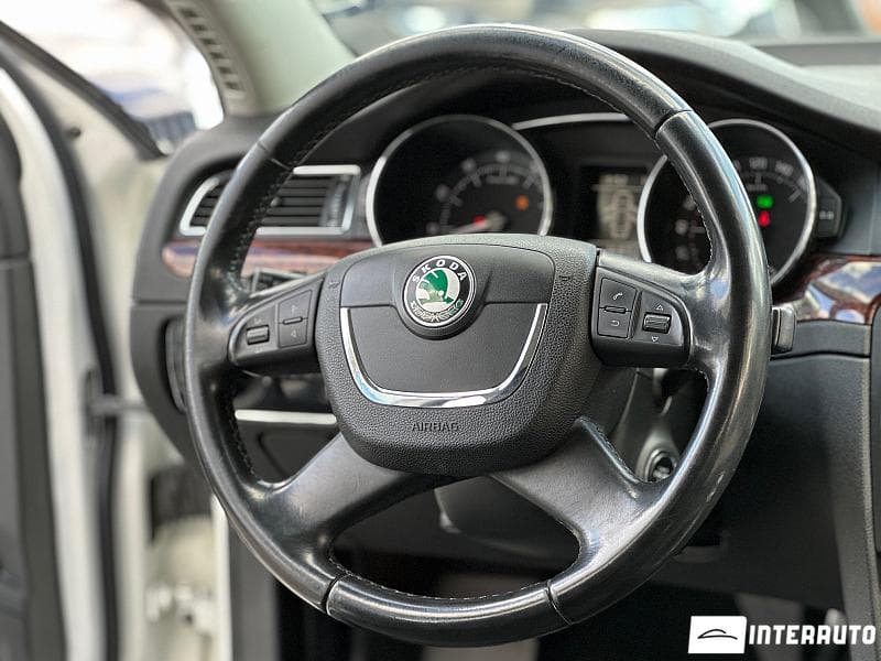 2011 Skoda Superb — Miniatură 10