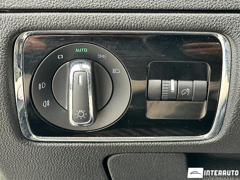 2011 Skoda Superb — Miniatură 17