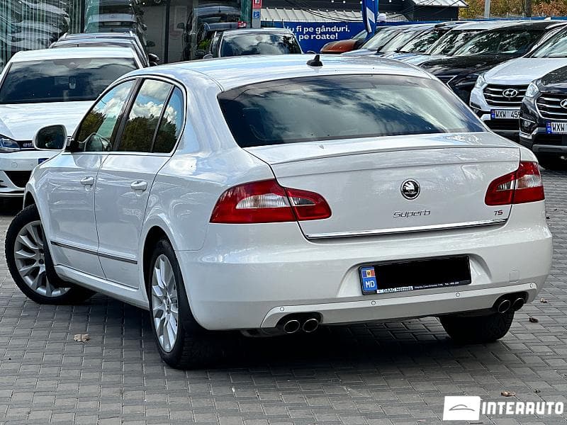 2011 Skoda Superb — Miniatură 2