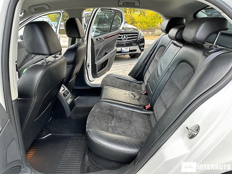 2011 Skoda Superb — Miniatură 9