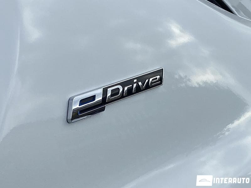 2018 BMW 530e — Miniatură 27
