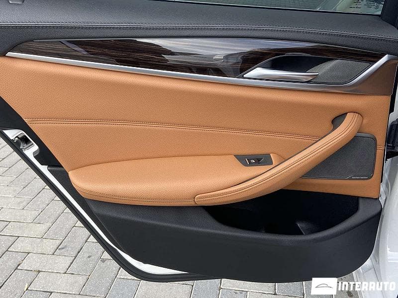 2018 BMW 530e — Miniatură 23