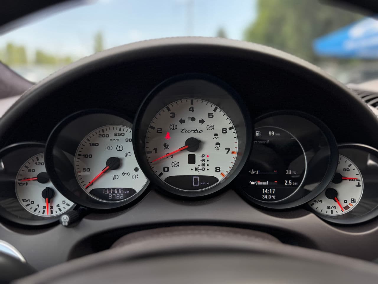 Porsche Cayenne Turbo 2012 — Миниатюра 12