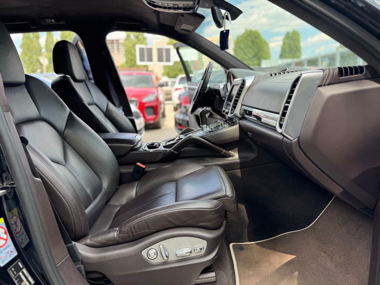 Porsche Cayenne Turbo 2012 — Миниатюра 22