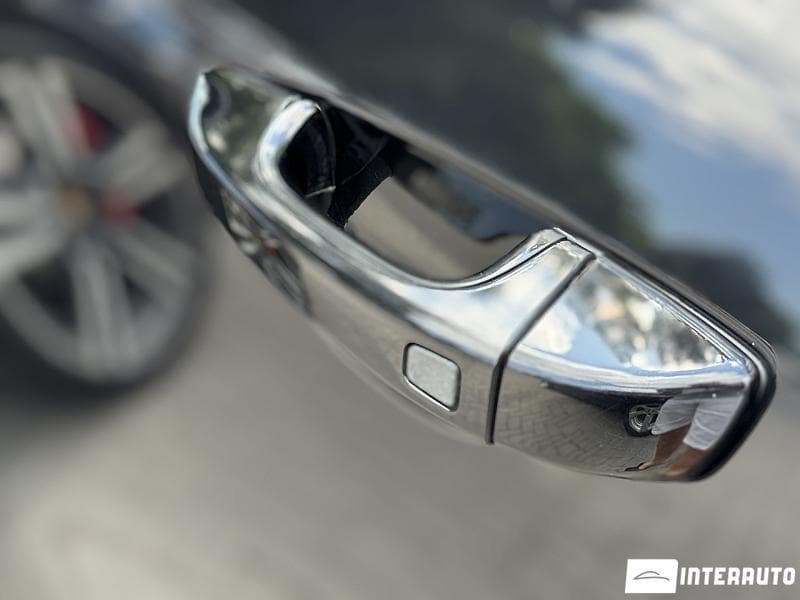 Porsche Cayenne Turbo 2012 — Миниатюра 7
