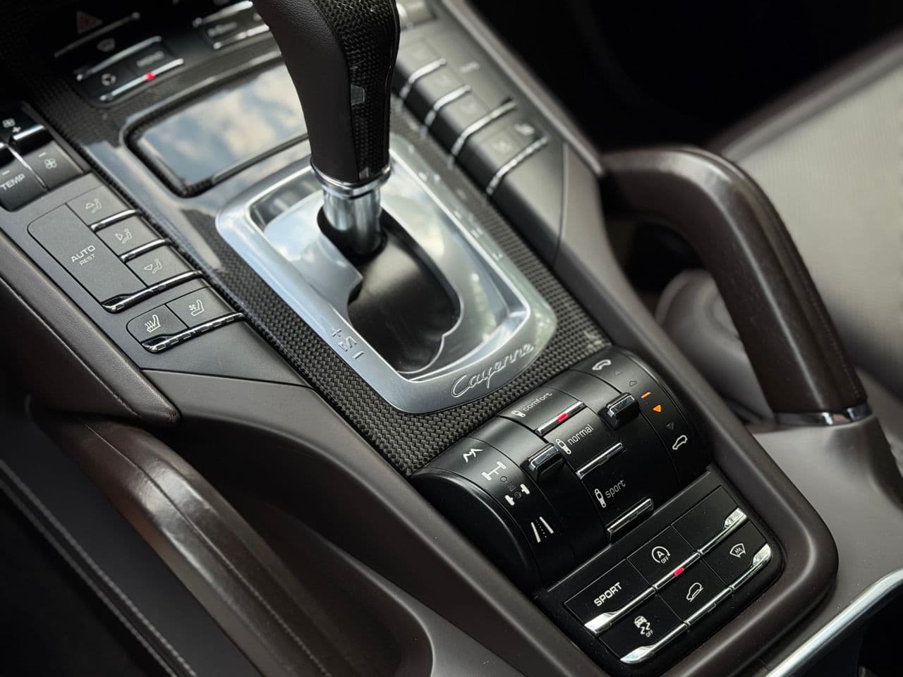 Porsche Cayenne Turbo 2012 — Миниатюра 16