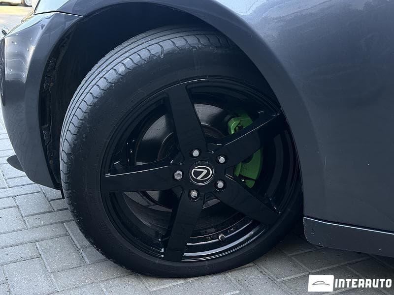 2015 Lexus IS 300h — Miniatură 16