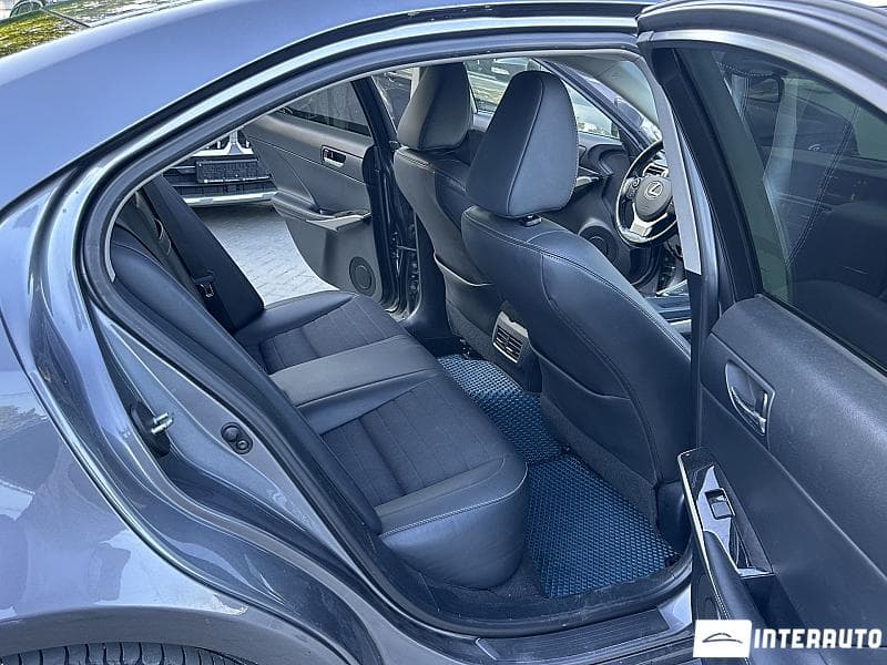 2015 Lexus IS 300h — Miniatură 14
