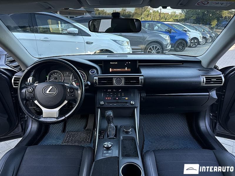 2015 Lexus IS 300h — Miniatură 6