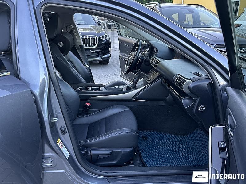 2015 Lexus IS 300h — Miniatură 15