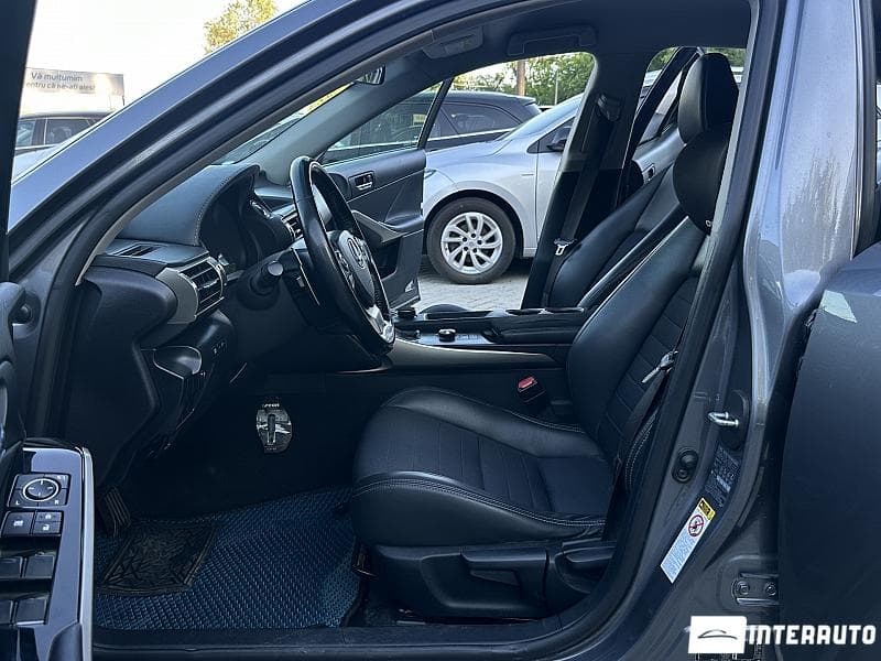 2015 Lexus IS 300h — Miniatură 5